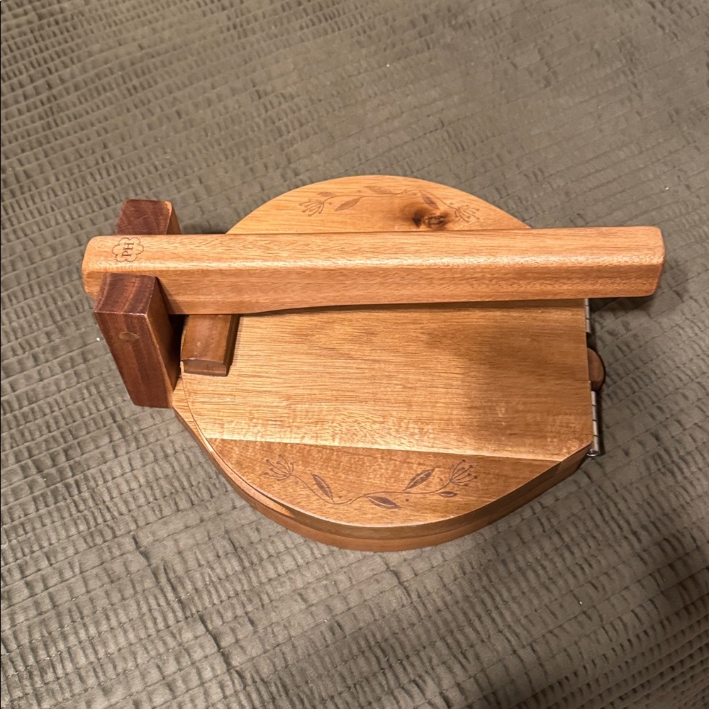Princess House Wooden Tortilla Press only used 1 time - Picture 3 of 10